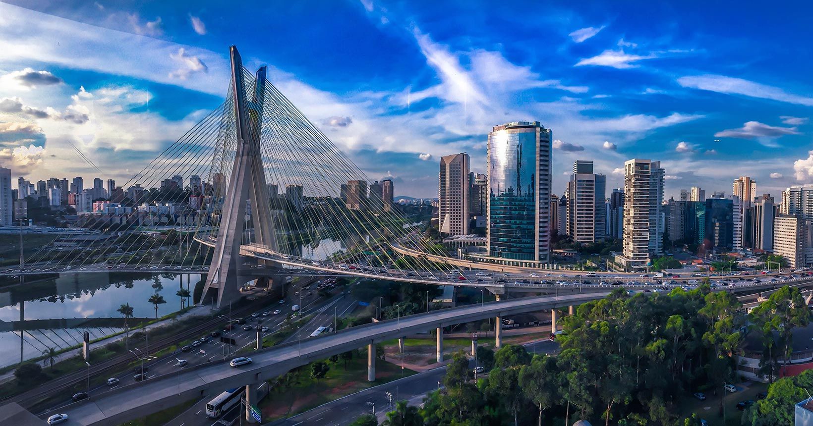 Cidade de São Paulo, considerada a melhor cidade para investir no setor imobiliário e está na 18º posição entre as melhores do mundo para startups.